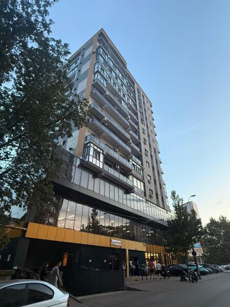 Distor, complex comercial Mihai-Bravu,